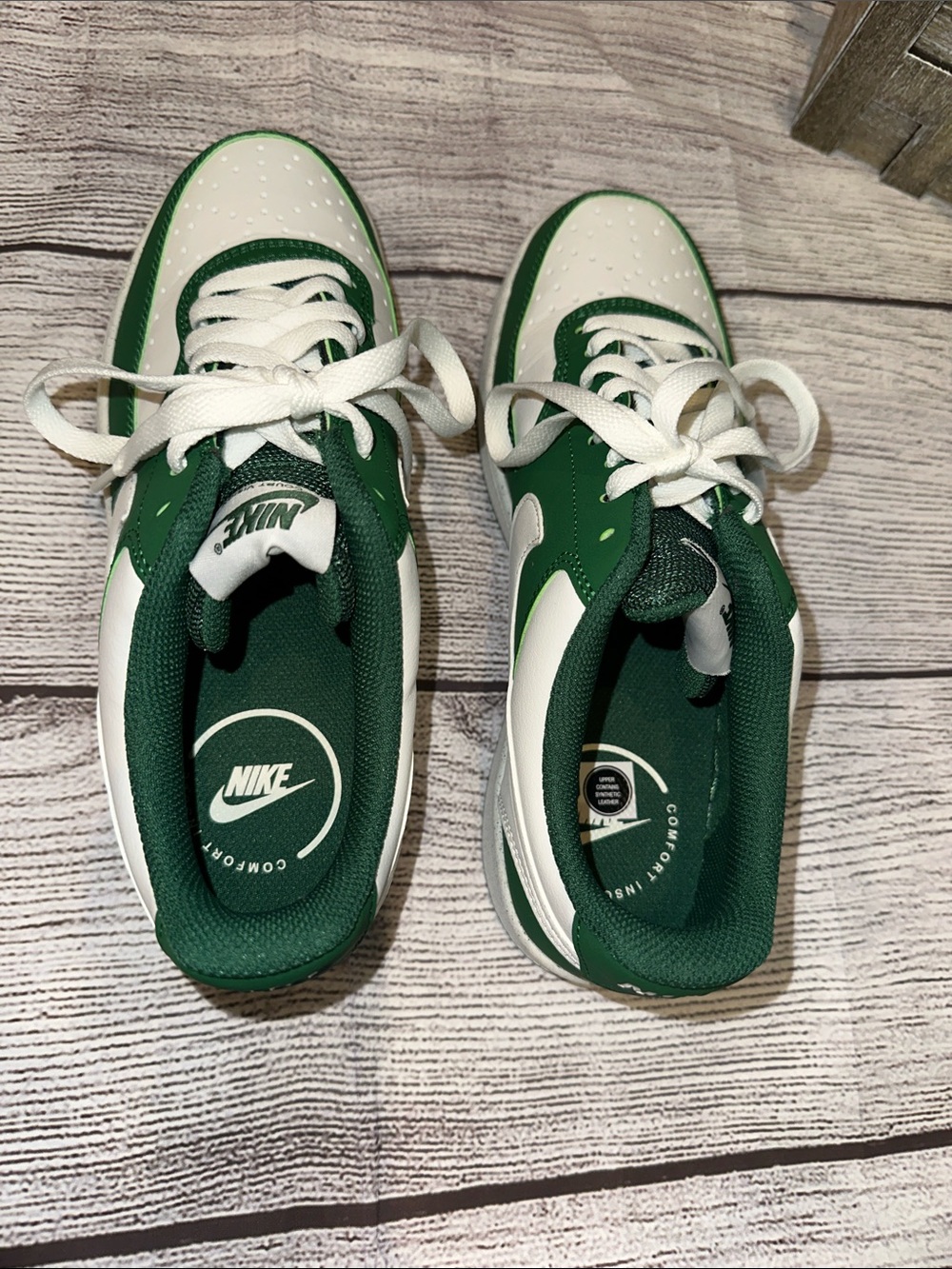 Nike White and Green Low-Top Sneakers
